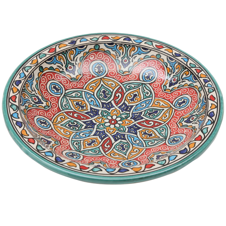 Handgeschilderde keramische schaal uit Marokko met ornamenten in turkoois, rood, oranje en blauw