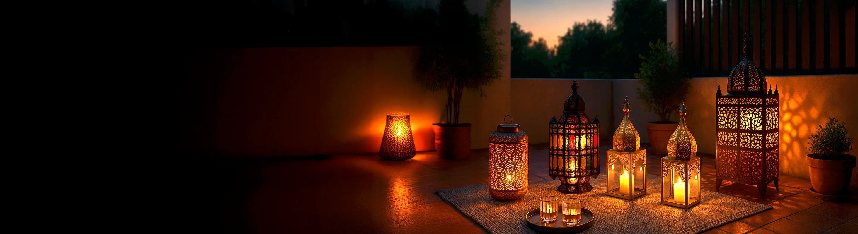 lantaarns – Orientalische Laternen mit Kerzen auf Terrasse bei Sonnenuntergang – stimmungsvolle Außenbeleuchtung für Garten und Balkon