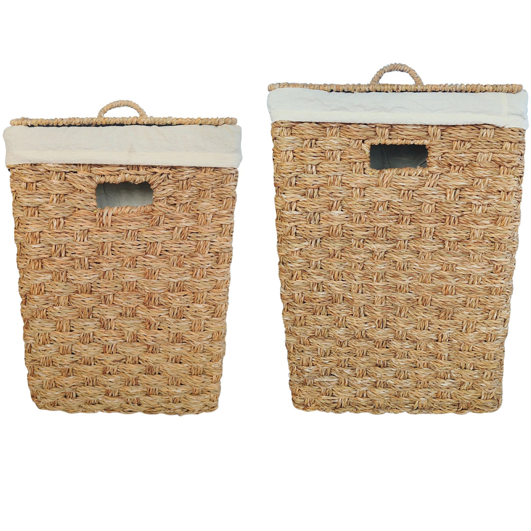 Rechthoekige wasmanden van zeegras in een set van 2 stuks, ca. 55 en 85 liter, met gesloten deksels en lichte stoffen inzetstukken.